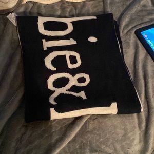Abercrombie & Fitch scarf